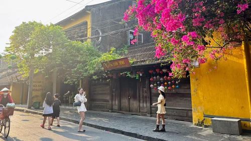 Thế hệ Gen Z ưu tiên những chuyến đi giàu trải nghiệm, thuận tiện di chuyển và tối ưu chi phí. (Ảnh: NGỌC BÍCH)