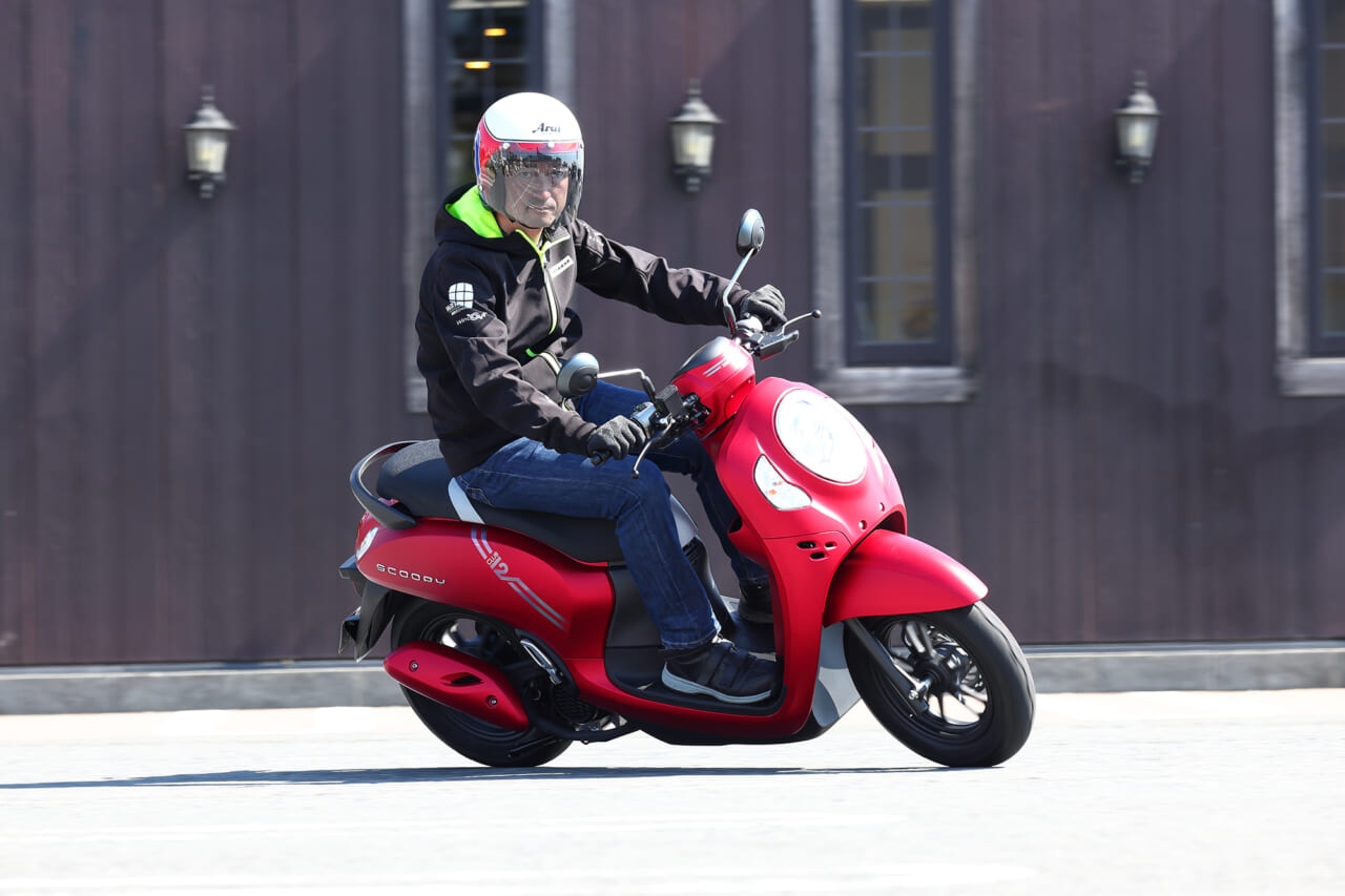 ym2212-62-01-honda-scoopy-i.jpg