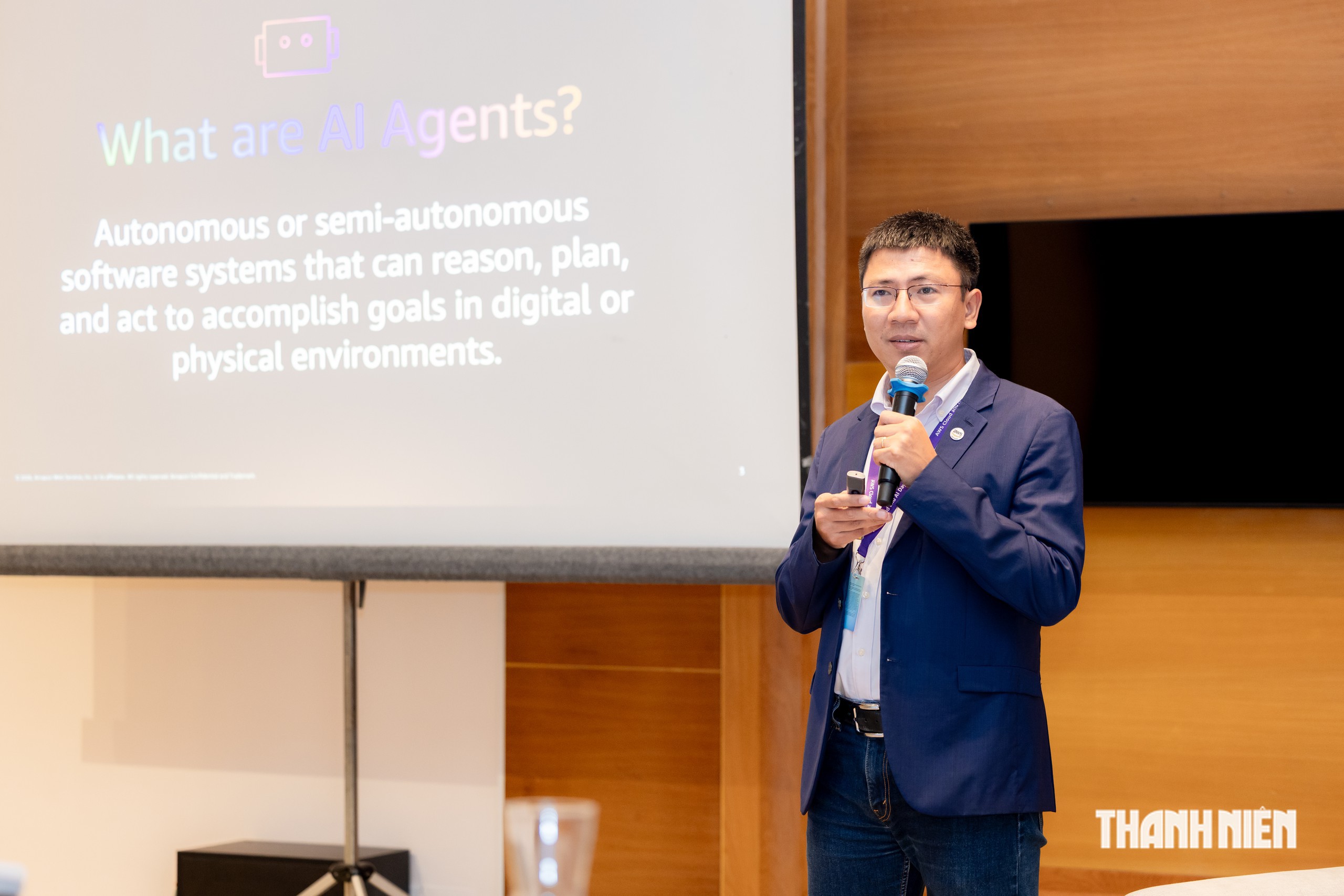 tnw-aws00218-179185539919072011083.jpg