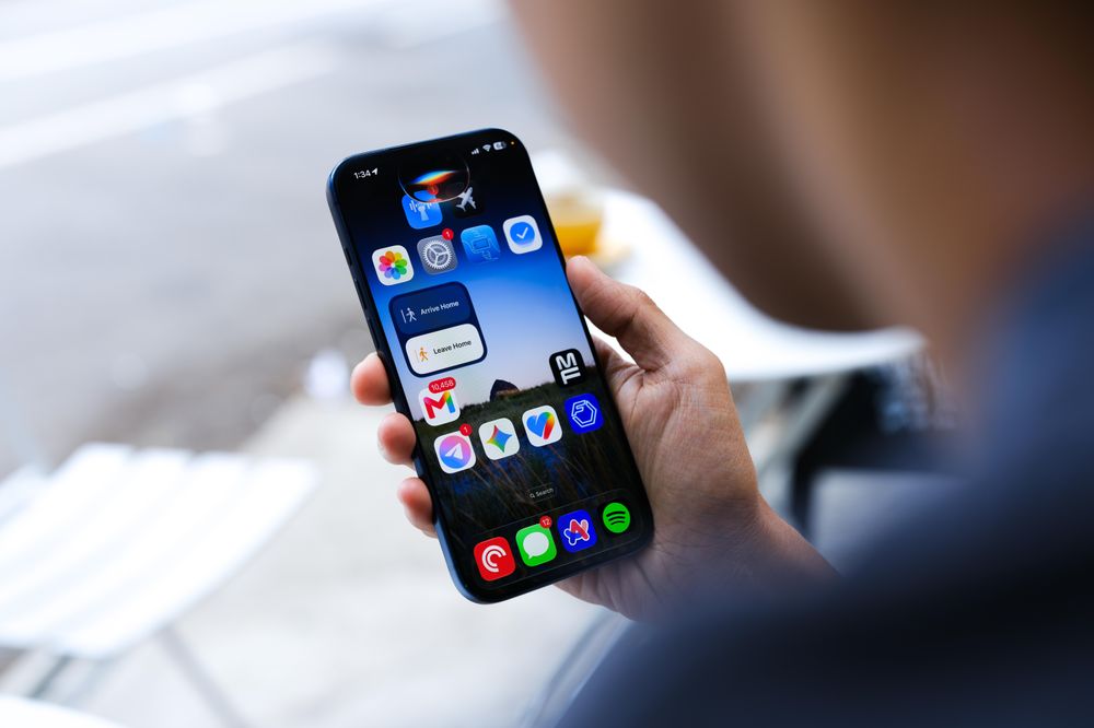 large_Siri_AI_Being_invoked_5_5f772d492e.jpg